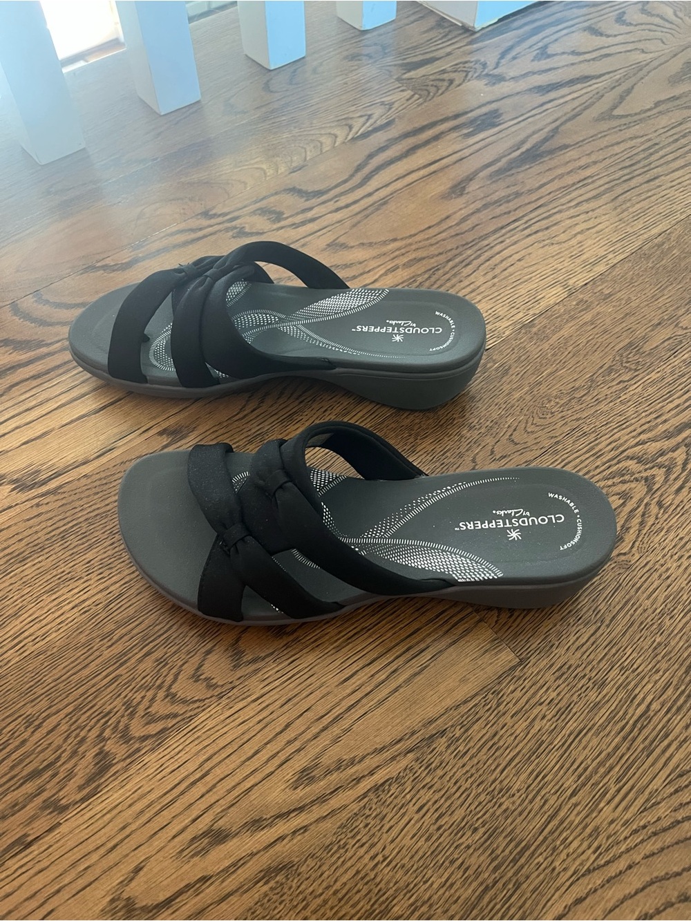 Clarks Black Cloudsteppers Knotted Strap Slip-On Sandals - Picture 3 of 3
